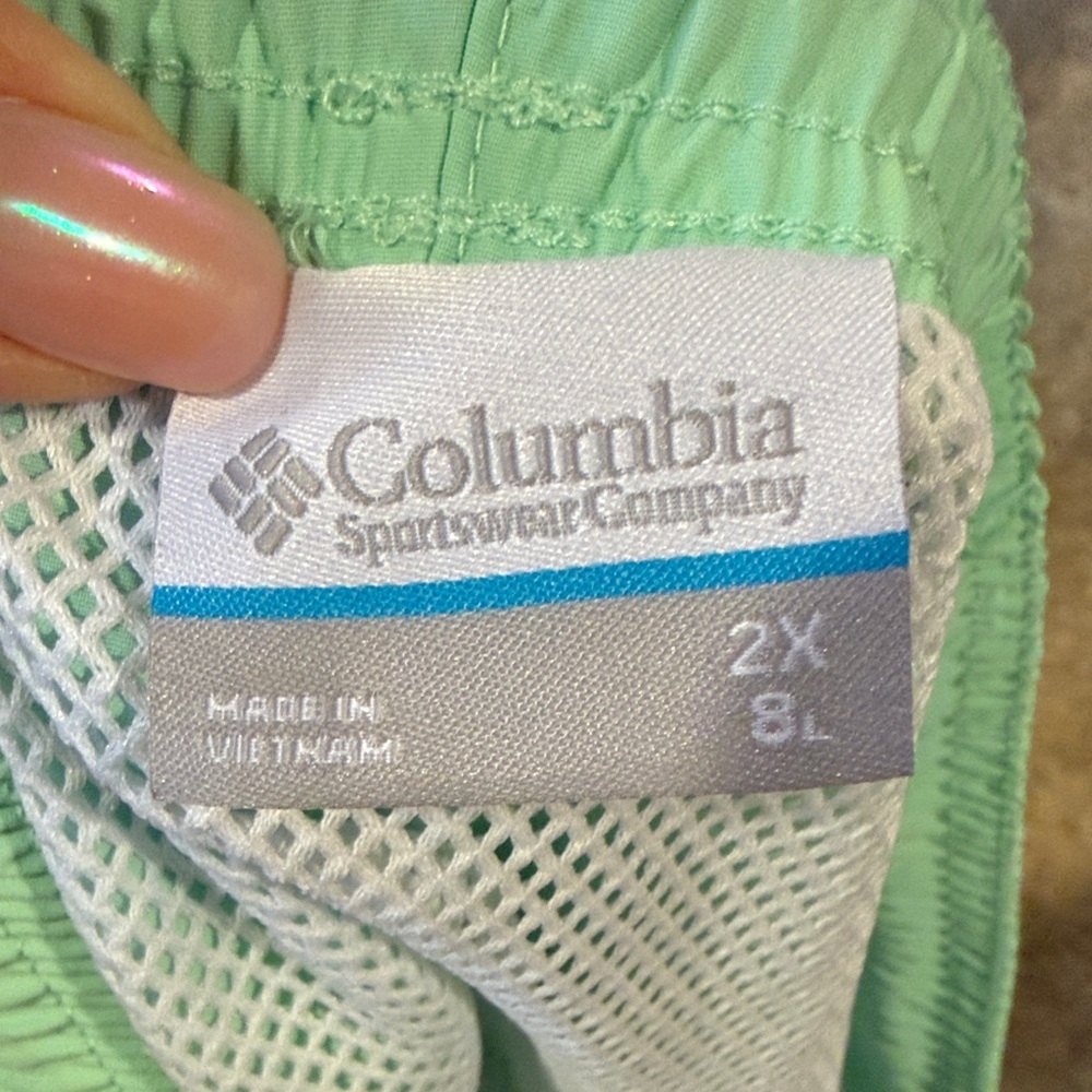 Columbia Light Green Men's Cargo Shorts - Picture 2 of 4